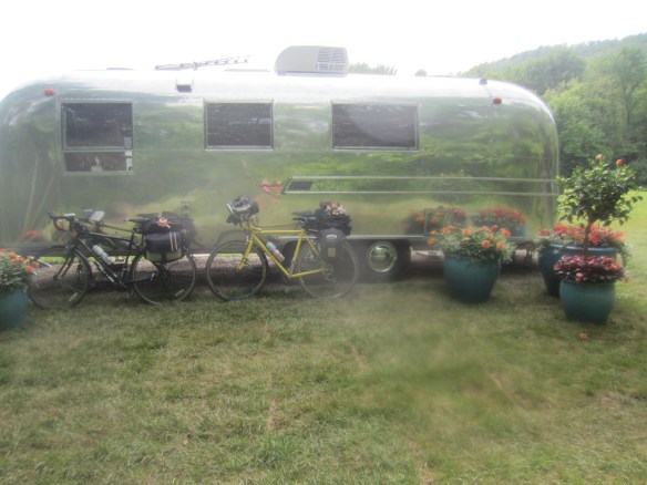 AIRSTREAM IN PAINT BANK
